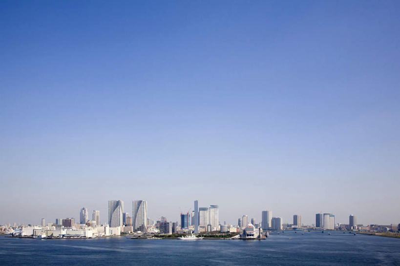 无人,高楼大厦,横图,全景,室外,白天,正面,度假,海浪,海洋,美景,天际线,城市风光,城市,大厦,建筑,摩天大楼,东京,日本,亚洲,景观,浪花,娱乐,建设,蓝色,蓝天,天空,海水,天,享受,休闲,景色,放松,晴朗,海景,东亚,本州,万里无云,关东地方,本州岛,日本国,东京都,大海,风浪,海,海水的波动,近岸浪,涌浪,晴空,晴空万里,彩图,大楼,高层建筑,高楼,摩天楼