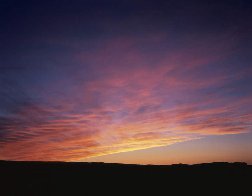 无人,横图,室外,白天,仰视,旅游,度假,美景,日落,北海道,日本,亚洲,地平线,景观,晚霞,霞光,辽阔,地面,背光,娱乐,天空,自然,黄昏,天,享受,休闲,景色,彩霞,放松,一望无际,自然风光,延伸,逆光,东亚,日本国,天地相交,北海道地方,北海道岛,美瑛町,美瑛,夕阳,彩图,低角度拍摄