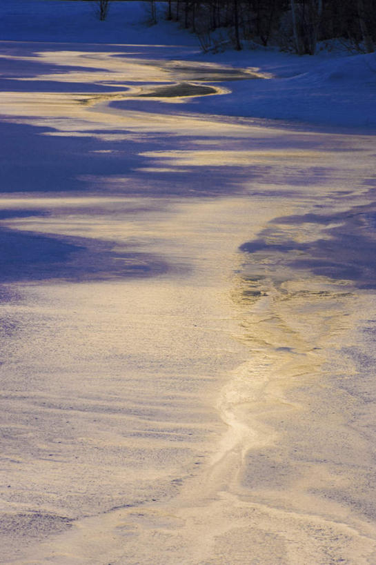 无人,竖图,俯视,室外,白天,旅游,度假,美景,水,雪,植物,大雪,长野县,日本,亚洲,阴影,朦胧,模糊,光线,影子,冰,湖面,积雪,景观,水流,雪景,冬季,冬天,娱乐,树,树木,绿色,阳光,自然,浮冰,湖水,享受,休闲,景色,放松,寒冷,生长,成长,冰冷,自然风光,东亚,本州,本州岛,日本国,中部地方,长野,严寒,乘鞍高原,冰凉,酷寒,凛冽,凛凛,极冷,流冰,浮冰块,彩图,高角度拍摄