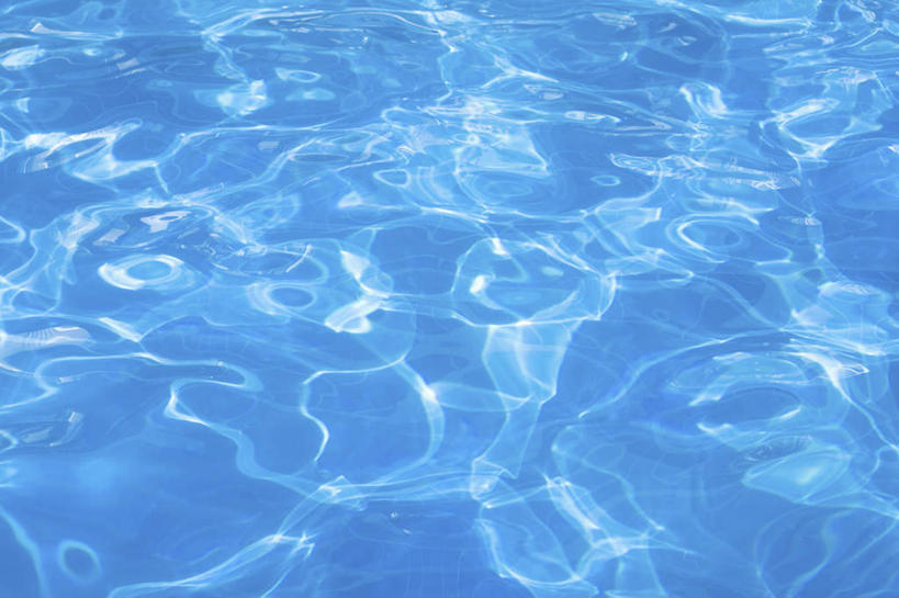 无人,体育馆,游泳池,横图,俯视,室外,特写,白天,水,波纹,水池,水面,涟漪,泳池,蓝色,水纹,波浪,波光粼粼,游泳馆,水晕,彩图,高角度拍摄