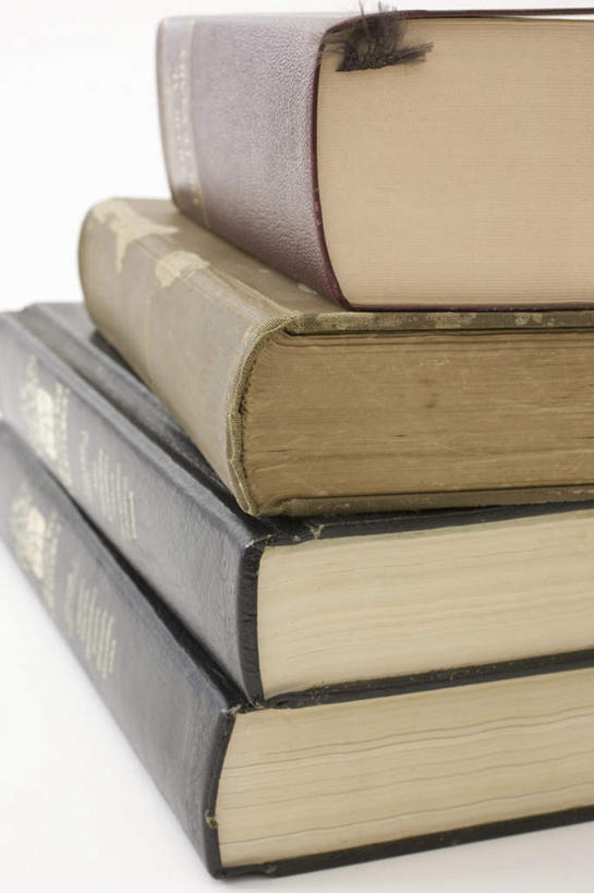 无人,竖图,室内,特写,白天,白色背景,正面,静物,书籍,一堆,阴影,堆叠,堆积,朦胧,模糊,光线,影子,四本,摄影,影棚,堆,书,图书,彩图,影棚拍摄,拍摄