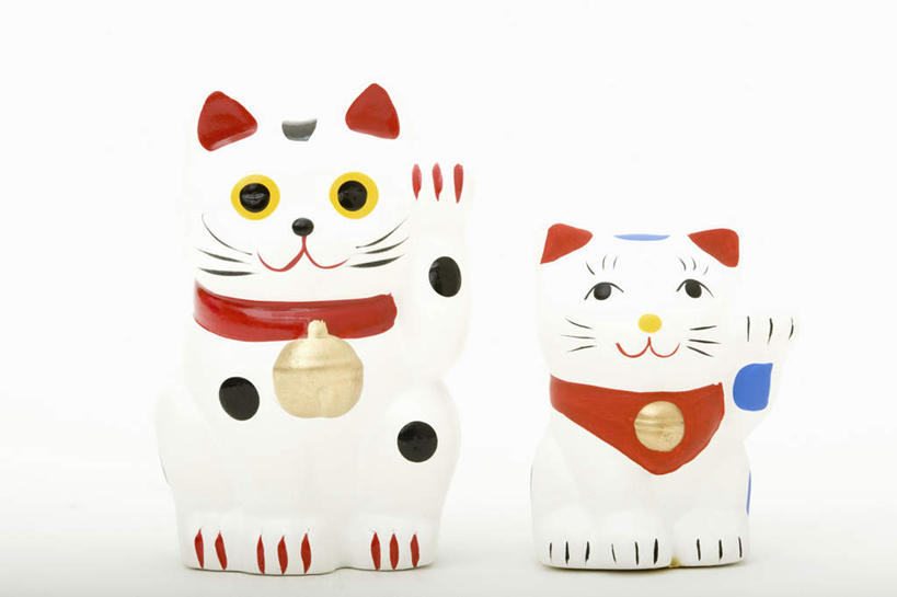 无人,横图,室内,特写,白天,白色背景,正面,爱情,幸福,静物,朦胧,模糊,瓷器,招财猫,陶瓷制品,浪漫,祈祷,祈福,两只,恋爱,许愿,金融,摄影,影棚,经济,祈求,资金,贸易,招财,招福,财源广进,财运,彩图,影棚拍摄,拍摄