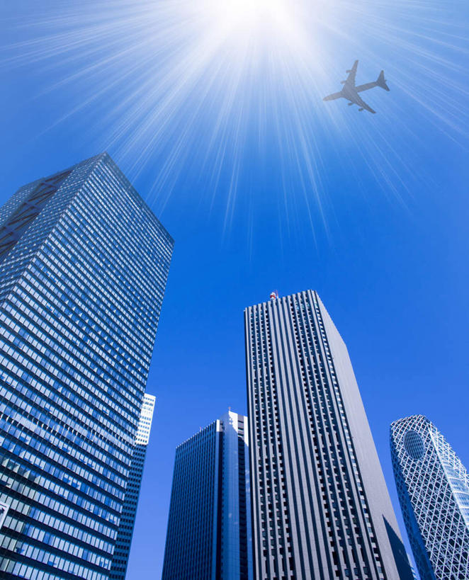 无人,高楼大厦,竖图,室外,白天,仰视,度假,美景,城市风光,城市,大厦,飞机,建筑,摩天大楼,东京,日本,许多,阴影,朦胧,模糊,光线,影子,景观,交通,新宿,背光,娱乐,航空,建设,蓝色,蓝天,天空,阳光,交通工具,天,享受,休闲,景色,放松,运输,一架,晴朗,客机,载具,逆光,东亚,本州,万里无云,关东地方,本州岛,日本国,东京都,新宿区,县厅,东京市,晴空,晴空万里,彩图,低角度拍摄,大楼,高层建筑,高楼,摩天楼