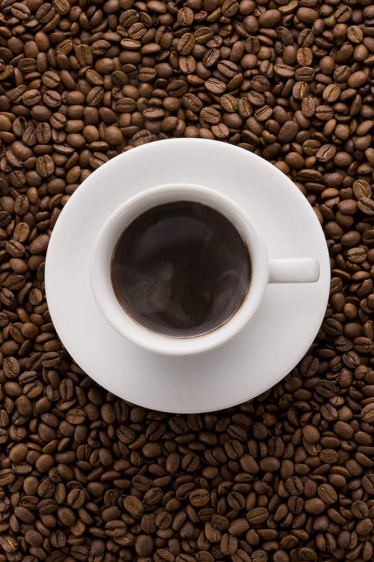 咖啡,无人,竖图,俯视,室内,特写,白天,幸福,植物,餐桌,桌子,豆,杯子,餐具,一堆,许多,堆叠,堆积,朦胧,模糊,瓷器,碟子,盘,豆类,豆子,咖啡杯,陶瓷制品,娱乐,饮料,盘子,碟,咖啡豆,享受,休闲,温馨,放松,乐趣,摄影,影棚,餐台,堆,提神,舒适,瓷杯,醒脑,豆科,软饮料,咖啡因,彩图,高角度拍摄,影棚拍摄,拍摄