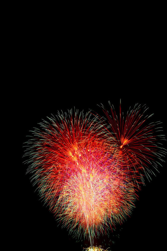 无人,竖图,室外,特写,夜晚,仰视,旅游,度假,烟火,朦胧,模糊,庆祝,美丽,娱乐,黑色,天空,焰火,天,享受,休闲,闪耀,放松,庆贺,闪烁,祝贺,礼花,花炮,礼花炮,绚烂,闪动,闪灼,烟花,彩图,低角度拍摄