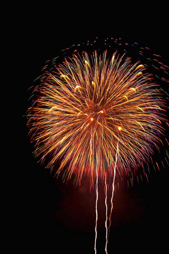 无人,竖图,室外,特写,夜晚,仰视,旅游,度假,烟火,朦胧,模糊,庆祝,美丽,娱乐,黑色,天空,焰火,天,享受,休闲,闪耀,放松,庆贺,闪烁,祝贺,礼花,花炮,礼花炮,绚烂,闪动,闪灼,烟花,彩图,低角度拍摄