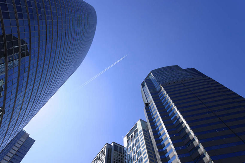 无人,高楼大厦,横图,室外,白天,仰视,度假,美景,城市风光,城市,大厦,建筑,摩天大楼,东京,日本,亚洲,阴影,朦胧,模糊,光线,影子,景观,烟雾,云,云朵,云彩,娱乐,建设,蓝色,白云,蓝天,天空,阳光,天,享受,休闲,景色,放松,晴朗,污染,废气,东亚,飞机尾迹,本州,尾迹云,机尾云,飞机拉烟,云带,尾迹,关东地方,本州岛,日本国,东京都,机尾迹,飞机尾气,品川,晴空,彩图,低角度拍摄,大楼,高层建筑,高楼,摩天楼