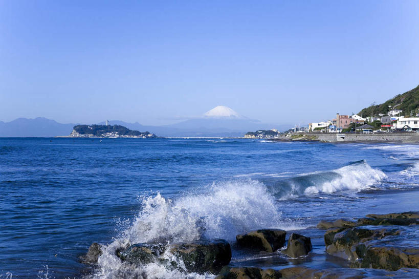 无人,家,横图,室外,白天,正面,旅游,度假,海浪,海洋,火山,礁石,石头,美景,沙滩,城市风光,标志建筑,城市,地标,建筑,富士山,静冈县,日本,亚洲,朦胧,模糊,沙子,石子,房屋,屋子,海岸,景观,浪花,水平线,公寓,辽阔,海平线,沙地,娱乐,建设,洋房,楼房,住宅,蓝色,蓝天,天空,自然,海水,天,享受,休闲,广阔,景色,放松,晴朗,一望无际,自然风光,海景,东亚,本州,万里无云,本州岛,日本国,中部地方,静冈,山梨,山梨县,无边无际,一马平川,大海,风浪,海,海水的波动,海滩,活火山,礁,近岸浪,石块,死火山,休眠火山,岩石,涌浪,晴空,晴空万里,彩图,房子,水天相接,水天一线