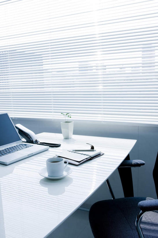 咖啡,无人,办公室,打电话,竖图,室内,白天,正面,幸福,电脑,笔记本电脑,家具,桌子,静物,杯子,餐具,电话,椅子,朦胧,模糊,网络,笔,瓷器,碟子,盘,办公桌,办公用品,钢笔,记事本,咖啡杯,陶瓷制品,娱乐,通讯设备,文具,饮料,本子,笔记本,盘子,话筒,会议椅,学习用品,碟,享受,休闲,温馨,电话线,放松,乐趣,摄影,影棚,办公椅,文具用品,一支,提神,无线,舒适,瓷杯,醒脑,通信设备,无线网络,无线上网,便携式电脑,一部,办公家具,软饮料,商务椅,培训椅,交流,手提电脑,电话机,沟通,通话,彩图,影棚拍摄,拍摄