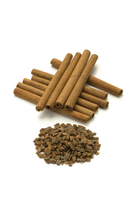 无人,竖图,俯视,室内,特写,白天,一堆,许多,堆叠,堆积,朦胧,模糊,调味,香料,佐料,肉桂,堆,配料,桂皮,作料,官桂,牡桂,筒桂,香桂,玉桂,彩图,高角度拍摄