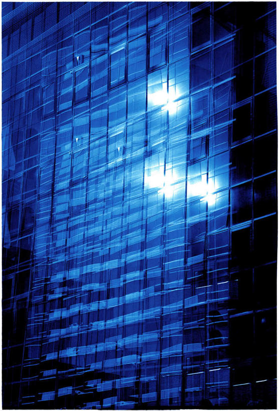 无人,高楼大厦,竖图,室外,白天,正面,办公楼,窗户,大厦,建筑,摩天大楼,写字楼,阴影,朦胧,模糊,反射,影子,玻璃窗,楼宇,商务楼,彩图,大楼,高层建筑,高楼,摩天楼