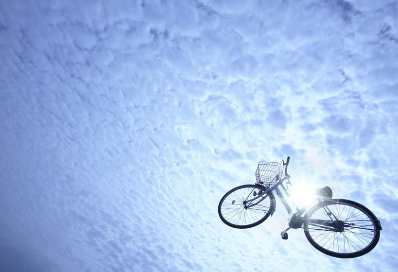 无人,横图,室外,白天,仰视,旅游,度假,美景,自行车,日本,亚洲,一堆,一辆,阴影,堆叠,堆积,漂浮,光线,影子,景观,云,云朵,云彩,娱乐,车,脚踏车,蓝色,白云,蓝天,天空,阳光,自然,交通工具,天,享受,休闲,悬浮,景色,放松,遮,遮掩,大阪,堆,掩盖,遮挡,自然风光,载具,东亚,遮盖,本州,大阪府,本州岛,日本国,近畿地方,近畿,掩饰,彩图,低角度拍摄