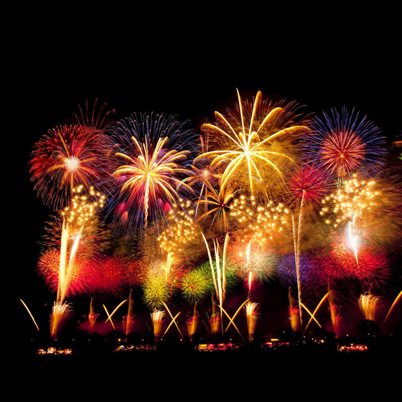 无人,高楼大厦,方图,彩色,室外,夜晚,仰视,旅游,度假,爆炸,美景,大厦,建筑,摩天大楼,烟火,东京,日本,亚洲,黑色背景,节日,漂浮,庆祝,溅,景观,美丽,文化,娱乐,自然,焰火,庆典,享受,休闲,景色,放松,纪念,自然风光,掉落,礼花,东亚,本州,关东地方,本州岛,日本国,东京都,花炮,礼花炮,烟花,彩图,低角度拍摄,大楼,高层建筑,高楼,摩天楼