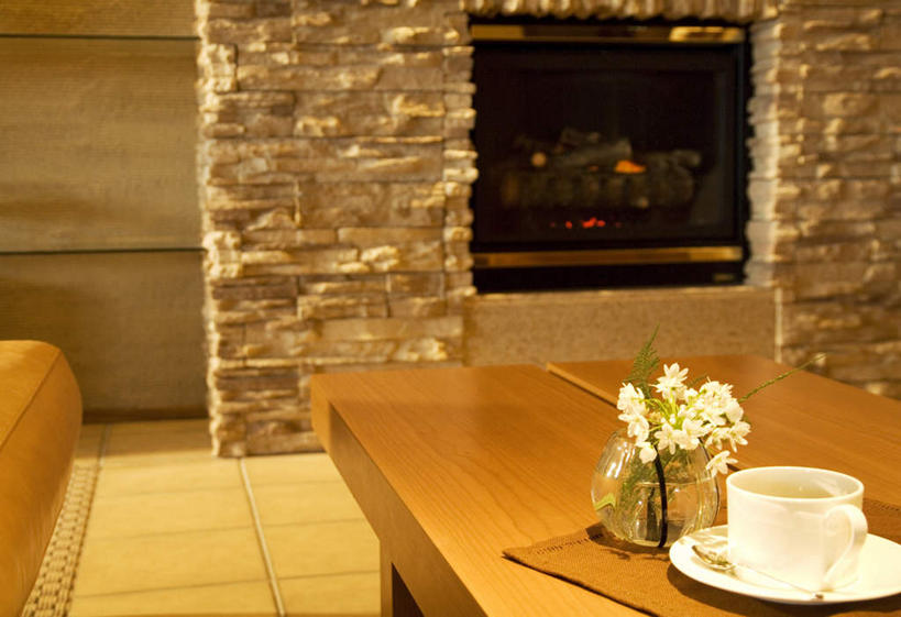 无人,家,客厅,横图,俯视,室内,白天,餐桌,家具,沙发,装修,桌子,建筑,杯子,餐具,一排,许多,整齐,装饰,纹路,瓷器,瓷砖,地砖,碟子,方格,火炉,盘,纹理,房屋,墙,屋子,公寓,咖啡杯,陶瓷制品,地面,古典,建设,装潢,洋房,楼房,墙壁,墙面,住宅,排列,一个,盘子,碟,室内装潢,中式,砖头,单个,餐台,明亮,起居室,舒适,家居装潢,队列,瓷杯,房屋设计,布艺沙发,室内设计,宽敞,样板房装潢,设计,彩图,高角度拍摄,房子