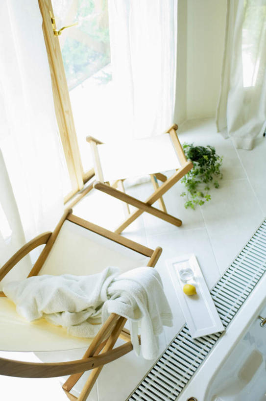 无人,竖图,俯视,室内,白天,化妆,美容,旅游,度假,水,植物,窗户,窗帘,落地窗,卫生间,浴室,椅子,一块,护肤,阴影,光线,瓷砖,地砖,海绵,盆栽,液体,影子,木椅,墙,水滴,盆景,地面,娱乐,玻璃窗,墙壁,墙面,一个,黄色,绿色,白色,阳光,自然,毛巾,浴缸,清洁,保养,享受,休闲,放松,保健,生长,单个,成长,养颜,洗脸海绵,洗脸扑,洗脸绵,淋浴房,彩图,高角度拍摄,冲凉房,沐浴间,沐浴室