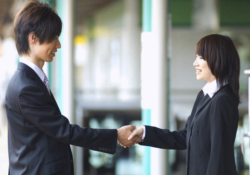 东方人,头发,两个人,伙伴,朋友,商务人士,商务男性,商务女性,站,握手,笑,摸,微笑,露齿笑,横图,室外,白天,侧面,衬衫,友谊,合作,团队,地铁,亚洲,抚摸,阴影,套装,朦胧,模糊,光线,瓷砖,地砖,影子,墙,地铁站,领带,地面,轨道交通,注视,黄种人,相视,墙壁,墙面,黑色,阳光,观察,看,站着,面对面,战略,观看,对视,察看,关注,相对,商务装,工薪阶层,相看,联合,合谋,配合,协作,友情,男人,男性,年轻男性,年轻女性,女人,女性,亚洲人,白领,上班族,搀手,触摸,接触,拉手,手搀手,手拉手,手牵手,手握手,站立,半身,彩图,衬衣,地铁机动车,地下铁,轻轨