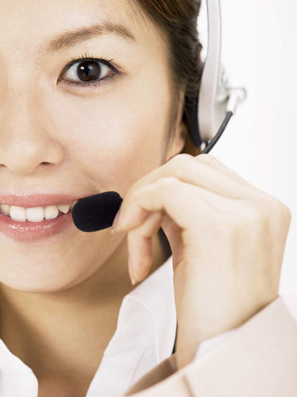 东方人,脸,头,脸颊,头发,一个人,坐,笑,摸,说,微笑,露齿笑,竖图,室内,特写,白天,正面,工作服,制服,讨论,快乐,满意,幸福,亚洲,仅一个年轻女性,仅一个女性,仅一个人,抚摸,握,音响,音乐,拿,拿着,注视,黄种人,娱乐,白色,黑色,耳机,观察,看,享受,休闲,放松,握着,观看,察看,舒适,享乐,关注,工作制服,交流,年轻女性,女人,女性,亚洲人,头部,脸部,脸蛋,面部,触摸,沟通,讲话,交谈,接触,商讨,说话,谈话,坐着,半身,彩图,工作套服