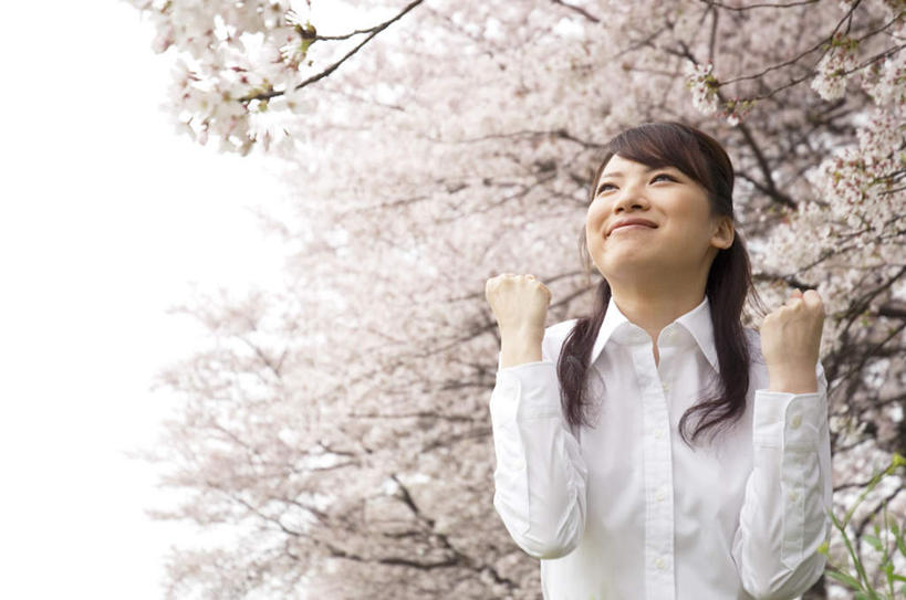 东方人,头发,一个人,商务人士,商务女性,站,笑,微笑,露齿笑,横图,室外,白天,仰视,旅游,度假,植物,樱花,亚洲,仅一个年轻女性,仅一个女性,仅一个人,许多,握,阴影,套装,服装,盛开,光线,影子,花蕾,注视,休闲装,黄种人,娱乐,鼓励,花,花瓣,花朵,鲜花,树,树木,衣服,粉色,蓝色,绿色,白色,黑色,蓝天,天空,阳光,自然,天,花苞,花蕊,观察,加油,看,手势,握拳,站着,享受,休闲,休闲服,放松,打气,握着,服饰,生长,成长,观看,察看,关注,鼓舞,商务装,工薪阶层,仙樱花,福岛樱,青肤樱,年轻女性,女人,女性,亚洲人,白领,上班族,荆桃,抬头,仰头,站立,半身,彩图,低角度拍摄