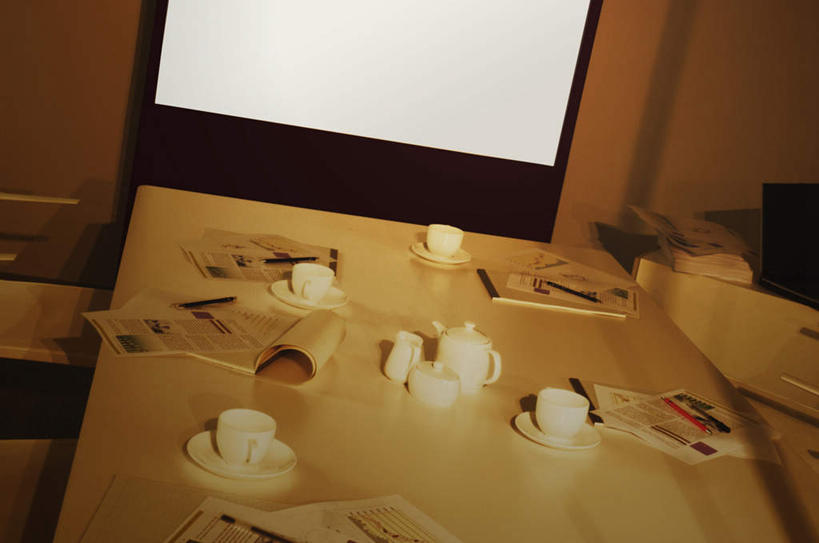 无人,办公室,横图,俯视,室内,白天,植物,餐桌,桌子,杯子,餐具,电视,椅子,许多,环保,笔,碟子,壶,盘,盆栽,木椅,墙,办公用品,记事本,盆景,墙壁,墙面,水壶,文具,绿色,自然,本子,笔记本,盘子,茶壶,水杯,学习用品,碟,液晶电视,清晰,轻薄,生长,成长,餐台,文具用品,回收,资源,彩电,利用,便携,低碳,循环,彩色电视机,茶杯,电视机,进餐用具,烹调用具,彩图,高角度拍摄,高清