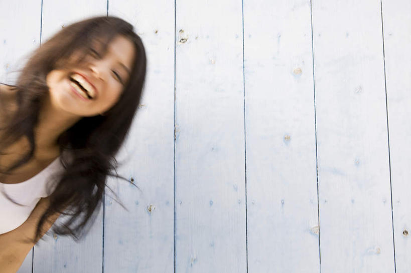 东方人,头发,一个人,站,闭眼,横图,室内,白天,正面,兴奋,亚洲,仅一个年轻女性,仅一个女性,仅一个人,一排,弯腰,阴影,条纹,服装,朦胧,模糊,整齐,光线,影子,墙,休闲装,黄种人,墙壁,墙面,排列,衣服,白色,黑色,阳光,站着,张嘴,休闲,休闲服,服饰,愉悦,队列,张大嘴巴,弯身,年轻女性,女人,女性,亚洲人,长发,张开嘴,闭眼睛,闭着眼,闭着眼睛,站立,半身,彩图,开心