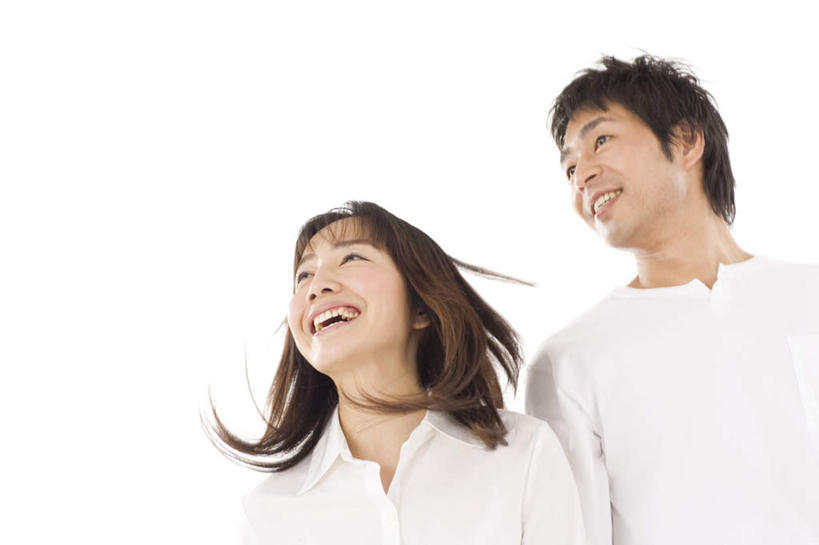 东方人,头发,两个人,家庭,夫妻,站,笑,微笑,露齿笑,横图,室内,白天,白色背景,仰视,爱情,亚洲,服装,浪漫,扭头,注视,休闲装,黄种人,衣服,白色,黑色,观察,看,站着,张嘴,转头,休闲,温暖,温馨,一家人,休闲服,恩爱,恋人,摄影,服饰,影棚,观看,和睦,察看,关注,张大嘴巴,男人,男性,年轻男性,年轻女性,女人,女性,亚洲人,长发,夫妇,情侣,张开嘴,站立,半身,彩图,低角度拍摄,影棚拍摄,拍摄,伴侣,融洽