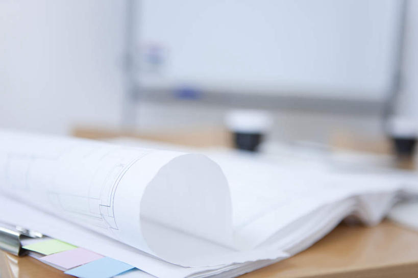 无人,办公室,横图,俯视,室内,特写,白天,桌子,杯子,一堆,一块,许多,阴影,堆叠,堆积,朦胧,模糊,光线,材料,瓷器,档案,文件,影子,办公桌,墙,咖啡杯,陶瓷制品,墙壁,墙面,两个,阳光,黑板,资料,堆,文档,瓷杯,彩图,高角度拍摄