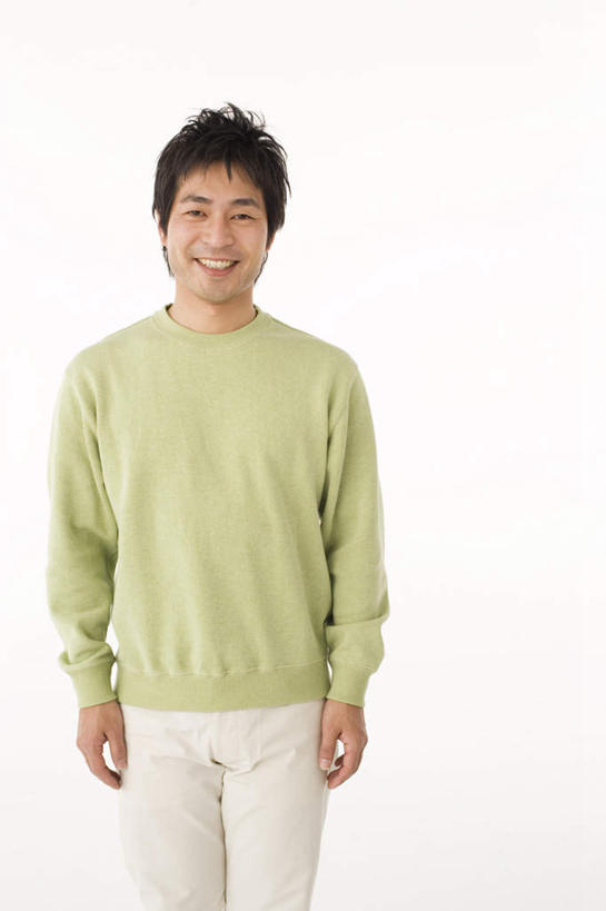 东方人,站,笑,微笑,露齿笑,竖图,室内,白天,白色背景,正面,亚洲,黄种人,衣服,绿色,站着,摄影,影棚,亚洲人,站立,半身,彩图,影棚拍摄,拍摄