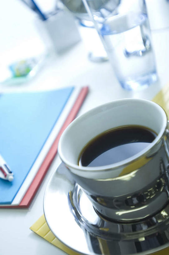 咖啡,无人,横图,俯视,室内,特写,白天,幸福,静物,杯子,瓷器,咖啡杯,陶瓷制品,一杯,娱乐,饮料,享受,休闲,温馨,放松,乐趣,摄影,影棚,提神,舒适,瓷杯,醒脑,软饮料,彩图,高角度拍摄,影棚拍摄,拍摄