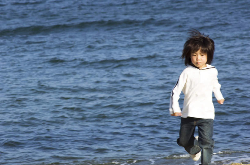 东方人,儿童,一个人,站,跑,横图,室外,白天,正面,锻炼,纯洁,运动,亚洲,仅一个男性,仅一个人,黄种人,小孩,站着,仅一个小孩,可爱,童年,童趣,童真,烂漫,无邪,体育,天真,男孩,男人,男性,亚洲人,孩子,跑步,站立,半身,彩图,健身,男生