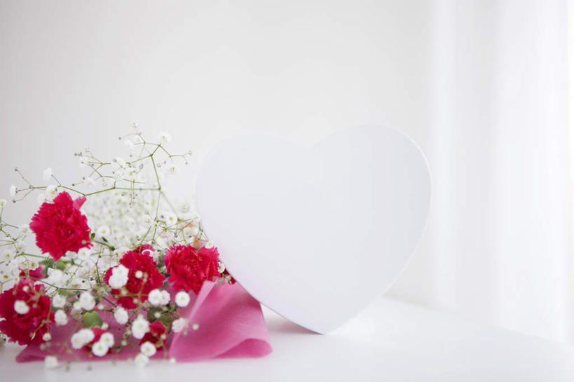 横图,室内,特写,白天,白色背景,正面,纯洁,植物,桌子,康乃馨,静物,母亲节,一块,许多,节日,庆祝,办公桌,花蕾,文化,满天星,花瓣,花朵,花卉,鲜花,红色,白色,白板,花苞,庆典,清纯,摄影,影棚,关怀,纪念,记录板,记事板,霞草,丝石竹,思恋,真爱,麝香石竹,石竹,香石竹,半身,彩图,影棚拍摄,拍摄,配角