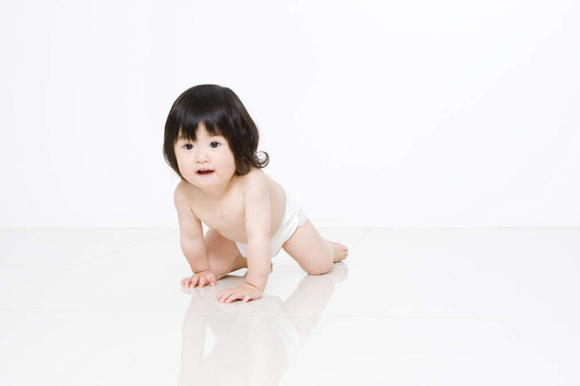 东方人,儿童,一个人,笑,微笑,露齿笑,横图,室内,白天,白色背景,正面,纯洁,亚洲,仅一个女性,仅一个人,注视,黄种人,裸露,尿布,纸尿裤,尿不湿,小孩,白色,观察,看,趴着,张嘴,仅一个小孩,可爱,童年,童趣,摄影,影棚,观看,察看,纸尿布,关注,裸,张大嘴巴,童真,烂漫,无邪,纸尿片,天真,女孩,女人,女性,亚洲人,孩子,张开嘴,趴,彩图,全身,影棚拍摄,拍摄,女生
