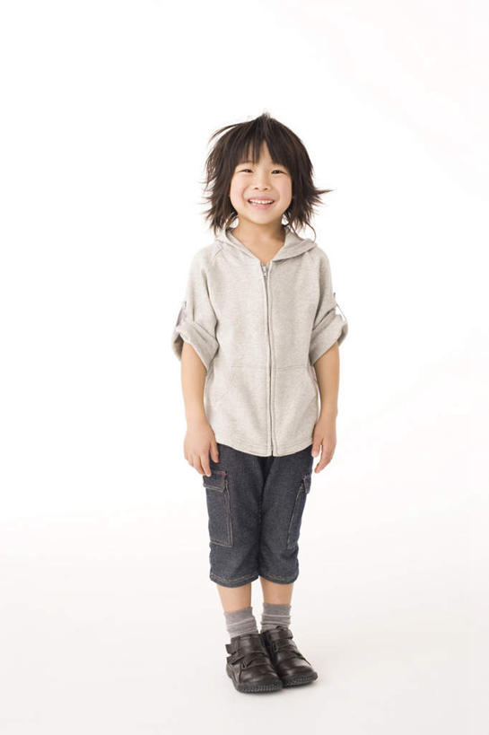 东方人,儿童,一个人,站,笑,微笑,露齿笑,竖图,室内,白天,白色背景,正面,亚洲,仅一个男性,仅一个人,注视,黄种人,小孩,观察,看,站着,仅一个小孩,摄影,影棚,观看,察看,关注,男孩,男人,男性,亚洲人,孩子,站立,彩图,全身,影棚拍摄,拍摄,男生