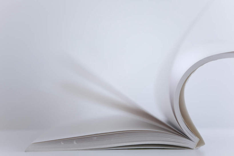 无人,横图,俯视,室内,特写,白天,白色背景,桌面,桌子,静物,书籍,一本,朦胧,模糊,纸张,打开,翻开,摄影,影棚,书,图书,彩图,高角度拍摄,影棚拍摄,拍摄