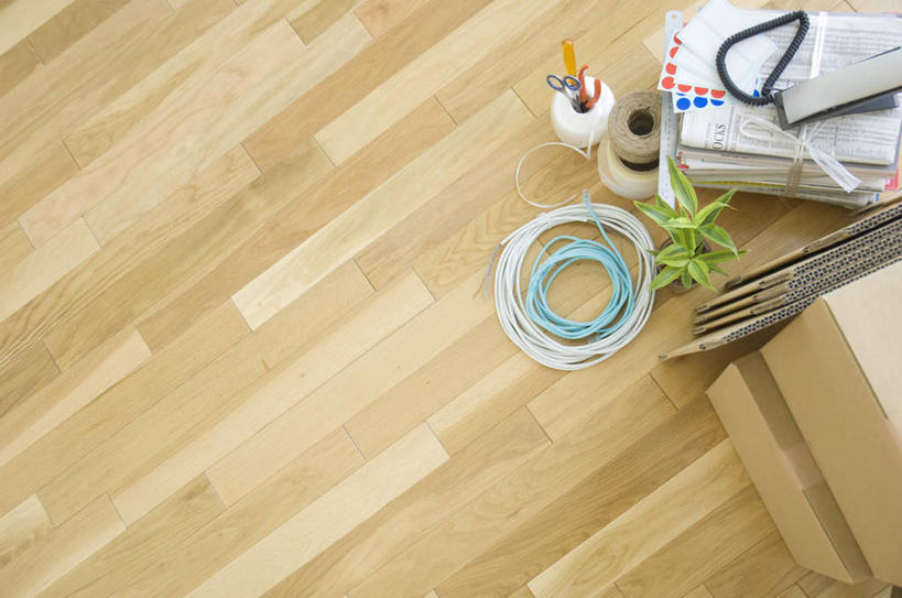 无人,横图,俯视,室内,特写,白天,电脑,笔记本电脑,植物,静物,一堆,许多,堆叠,堆积,网络,包装,瓷砖,地砖,电线,盆栽,纸箱,盆景,地面,通讯设备,绿色,自然,容器,箱子,生长,成长,堆,一盆,无线,纸板箱,通信设备,无线网络,无线上网,便携式电脑,包装箱,瓦楞纸,手提电脑,彩图,高角度拍摄