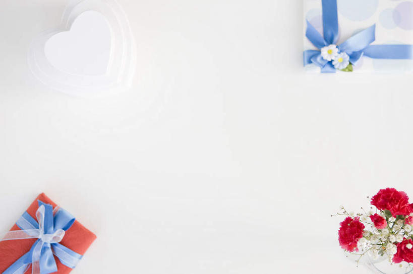 无人,横图,俯视,室内,特写,白天,白色背景,纯洁,餐桌,桌子,康乃馨,礼盒,礼物,许多,盛开,丝绸,丝带,纸盒,缎带,花蕾,满天星,绸带,盒子,花,花瓣,花朵,鲜花,两个,红色,蓝色,包装盒,礼品盒,花苞,花蕊,清纯,摄影,礼品,影棚,关怀,餐台,霞草,丝石竹,思恋,真爱,麝香石竹,石竹,香石竹,彩图,高角度拍摄,影棚拍摄,拍摄,配角