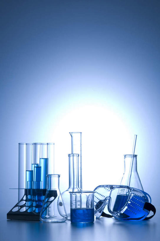 无人,竖图,室内,特写,白天,正面,实验,仪器,桌面,桌子,静物,杯子,一排,许多,阴影,研究,整齐,透明,分析,光线,化学,测试,量筒,烧瓶,试管,试管架,影子,锥形瓶,灯光,架子,玻璃制品,排列,玻璃棒,玻璃瓶,瓶子,搅拌,器皿,摄影,影棚,队列,计量,玻璃仪器,试验耗材,实验用品,平底烧瓶,三角烧瓶,依氏烧瓶,锥形烧瓶,引流,玻棒,玻璃杯,彩图,影棚拍摄,拍摄