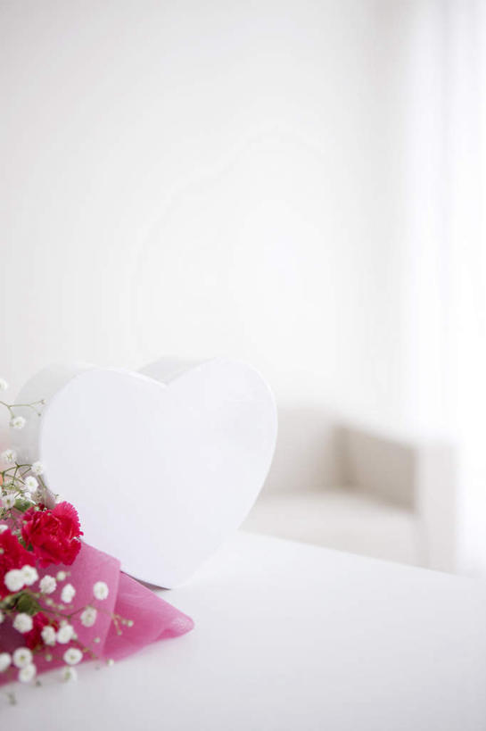 无人,竖图,室内,白天,正面,纯洁,植物,康乃馨,母亲节,许多,节日,庆祝,盛开,纸张,文化,满天星,花,花瓣,花朵,花卉,鲜花,红色,卡片,花蕊,庆典,清纯,摄影,影棚,关怀,纪念,霞草,丝石竹,思恋,真爱,麝香石竹,石竹,香石竹,彩图,影棚拍摄,拍摄,配角