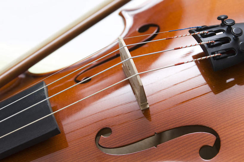 无人,横图,俯视,室内,特写,白天,白色背景,静物,一把,乐器,弦乐器,小提琴,摄影,影棚,弓拉弦乐器,弓拉弦鸣乐器,彩图,高角度拍摄,影棚拍摄,拍摄