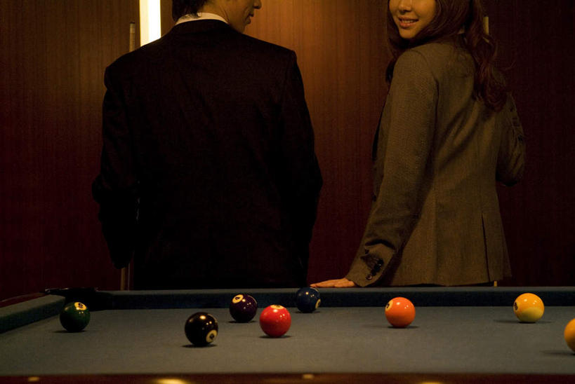 东方人,两个人,同事,商务人士,商务男性,商务女性,站,横图,室内,夜晚,衬衫,爱情,成功,合作,团队,集体,信心,台球,亚洲,许多,撞球,套装,球杆,浪漫,扭头,黄种人,运动器械,队伍,彩球,背面,红色,蓝色,黑色,靠,靠着,倚靠,站着,转头,温暖,温馨,橙色,健身器械,恩爱,恋人,和睦,台球桌,领导,倚着,成就,商务装,健身器材,合伙,领袖,斯诺克,工薪阶层,桌球室,斯诺克球,斯诺克台球,桌球,男人,男性,年轻男性,年轻女性,女人,女性,亚洲人,情侣,白领,上班族,站立,半身,彩图,衬衣,伴侣,融洽,运动器材