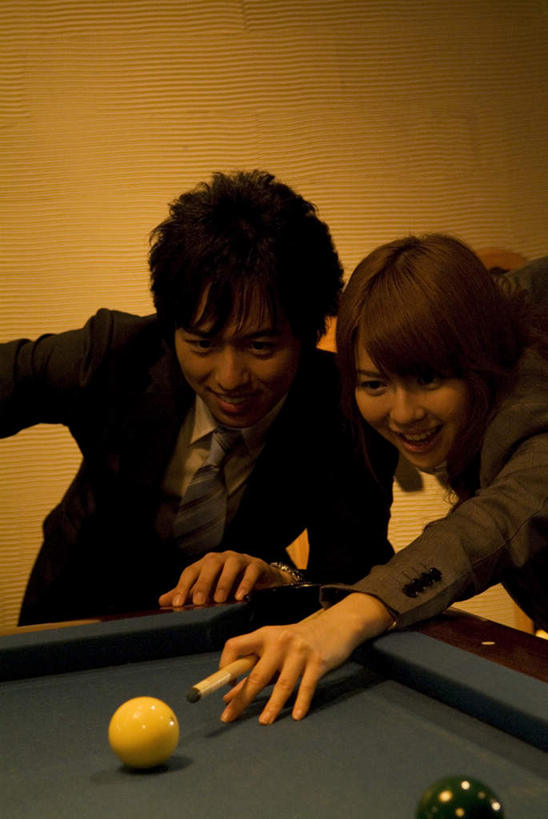 两个人,同事,商务人士,商务男性,商务女性,站,竖图,俯视,室内,夜晚,衬衫,爱情,成功,合作,团队,集体,信心,台球,一根,撑,撞球,套装,球杆,浪漫,注视,运动器械,队伍,彩球,两个,白色,黑色,观察,看,站着,温暖,温馨,健身器械,恩爱,恋人,观看,和睦,察看,台球桌,领导,撑着,成就,关注,商务装,健身器材,合伙,领袖,斯诺克,工薪阶层,桌球室,斯诺克球,斯诺克台球,桌球,男人,男性,年轻男性,年轻女性,女人,女性,情侣,白领,上班族,站立,半身,彩图,高角度拍摄,衬衣,伴侣,融洽,运动器材