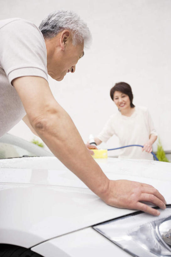 东方人,背部,两个人,夫妻,站,竖图,室外,白天,正面,爱情,汽车,亚洲,擦,弯腰,服装,海绵,浪漫,拿,拿着,注视,休闲装,黄种人,车,衣服,交通工具,轿车,观察,看,趴着,清洁,站着,休闲,休闲服,恩爱,擦拭,恋人,服饰,观看,水枪,察看,关注,载具,喷水枪,洗车,高压水枪,弯身,洗车枪,洗车水枪,增压清洗水枪,增压水枪,老年男性,老年女性,男人,男性,女人,女性,亚洲人,夫妇,情侣,趴,清洗,站立,半身,彩图,伴侣