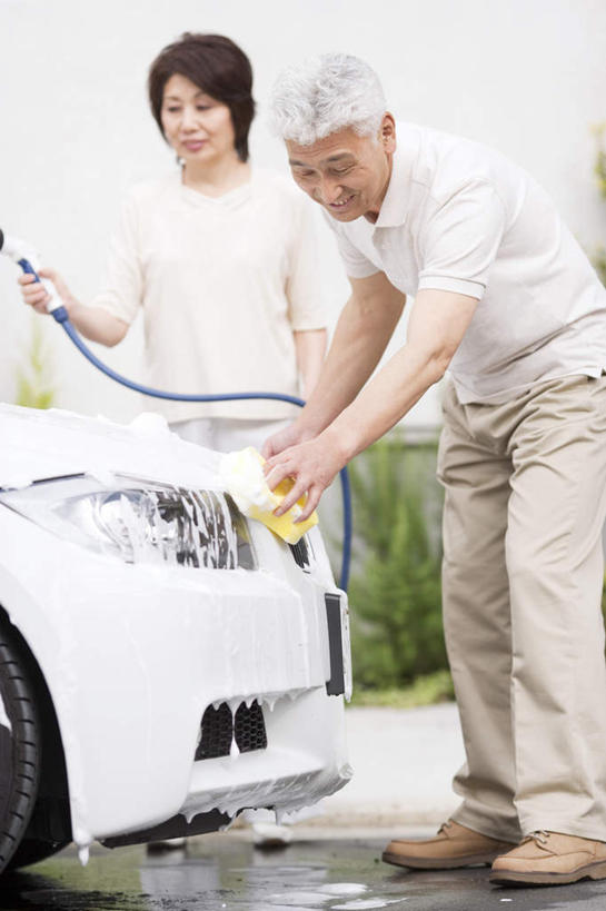 东方人,两个人,夫妻,站,竖图,室外,白天,正面,爱情,植物,汽车,亚洲,擦,弯腰,服装,装饰,海绵,泡沫,房屋,屋子,公寓,浪漫,拿,拿着,注视,休闲装,黄种人,楼房,住宅,车,衣服,绿色,交通工具,轿车,观察,看,清洁,站着,休闲,休闲服,恩爱,擦拭,恋人,服饰,观看,华丽,修饰,水枪,点缀,察看,关注,载具,喷水枪,洗车,高压水枪,弯身,衬托,美观,雅致,雅观,洗车枪,洗车水枪,增压清洗水枪,增压水枪,老年男性,老年女性,男人,男性,女人,女性,亚洲人,夫妇,情侣,清洗,站立,彩图,全身,房子,伴侣