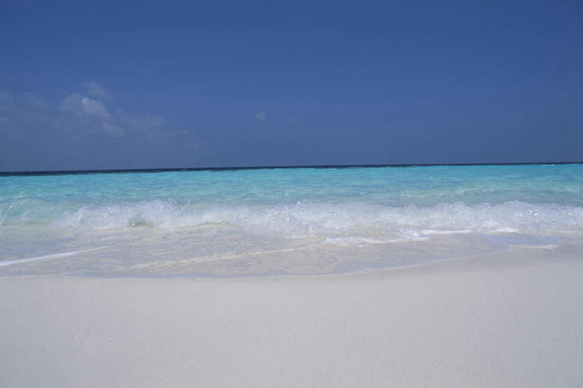 无人,横图,室外,白天,正面,旅游,度假,海浪,海洋,美景,沙滩,马尔代夫,亚洲,波纹,沙子,海岸,景观,浪花,水平线,云,云朵,辽阔,海平线,涟漪,沙地,云彩,娱乐,蓝色,白云,蓝天,水纹,天空,自然,海水,波浪,天,享受,休闲,广阔,景色,放松,晴朗,一望无际,自然风光,南亚,海景,水晕,马尔代夫共和国,无边无际,一马平川,大海,风浪,海,海水的波动,海滩,近岸浪,涌浪,晴空,彩图,水天相接,水天一线