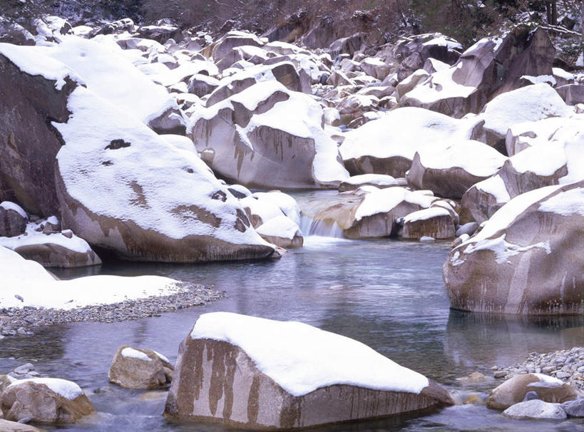 无人,横图,室外,白天,正面,旅游,度假,河流,礁石,石头,美景,水,长野县,日本,亚洲,波纹,石子,河水,景观,水流,冬天,冰块,涟漪,娱乐,水纹,自然,波浪,享受,休闲,景色,放松,寒冷,自然风光,东亚,本州,本州岛,日本国,中部地方,水晕,长野,严寒,白霜,礁,石块,岩石,彩图