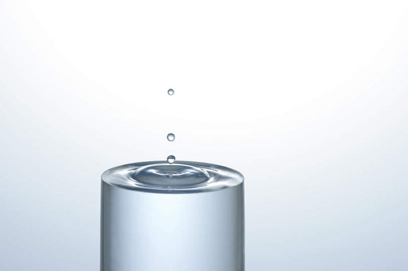 无人,横图,室内,特写,白天,正面,水,飞溅,重叠,环绕,溅,围绕,螺旋,液体,水滴,两滴,滴落,水珠,摄影,影棚,下坠,生机,喷洒,螺纹,灵动,彩图,影棚拍摄,拍摄,坠落