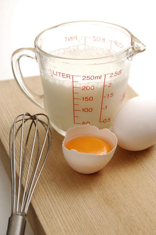 无人,竖图,俯视,室内,特写,白天,烹饪,杯子,切开,蛋,蛋黄,鸡蛋,日本料理,料理,食品,案板,半个,菜肴,美食,玻璃制品,砧板,食物,水杯,打蛋器,日式料理,切,四个,一半,日式,摄影,佳肴,影棚,剖面,切面,卵,玻璃杯,彩图,高角度拍摄,影棚拍摄,拍摄