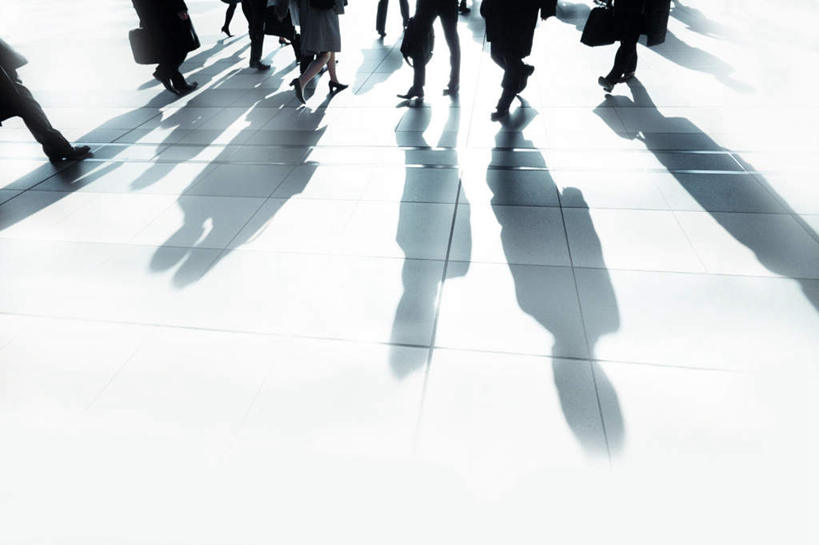 东方人,商务人士,商务男性,站,走,横图,俯视,室外,白天,衬衫,亚洲,许多,阴影,套装,光线,包,瓷砖,地砖,方格,公文包,影子,地面,许多人,拎,黄种人,排列,黑色,阳光,站着,一群人,公事包,队列,商务装,工薪阶层,男人,男性,年轻男性,年轻女性,女人,女性,亚洲人,白领,上班族,步行,散步,站立,走路,半身,彩图,高角度拍摄,衬衣,拎着