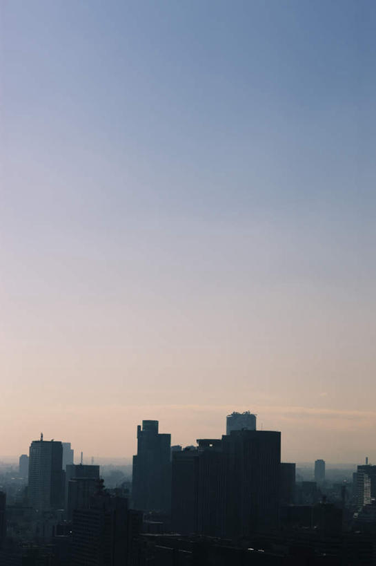 无人,高楼大厦,竖图,俯视,室外,白天,日出,太阳,大厦,道路,建筑,路,摩天大楼,公路,东京,日本,亚洲,阴影,反射,影子,交通,朝霞,晨曦,黎明,蓝色,蓝天,天空,阳光,天,千代田区,东亚,本州,关东地方,本州岛,日本国,东京都,朝阳,马路,彩图,高角度拍摄,破晓,大楼,高层建筑,高楼,摩天楼