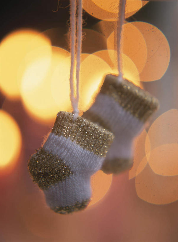 无人,竖图,室内,白天,正面,照明,圣诞节,一双,悬挂,节日,朦胧,模糊,庆祝,装饰,彩灯,灯光,文化,袜子,灯,绳子,灯具,庆典,花灯,纪念,绳索,华丽,修饰,照亮,点缀,照明设备,衬托,美观,雅致,雅观,彩图