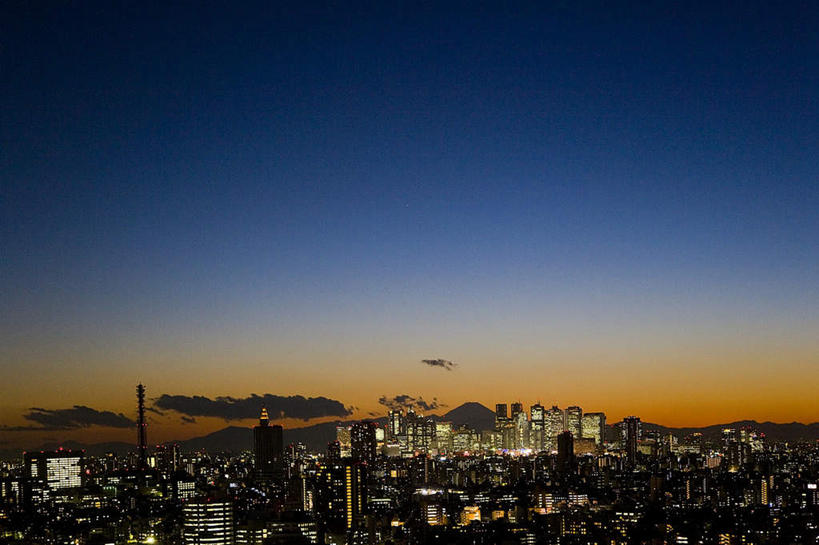 无人,高楼大厦,横图,俯视,室外,白天,旅游,度假,日出,美景,太阳,大厦,道路,建筑,路,路灯,摩天大楼,公路,照明,日本,亚洲,景观,灯光,交通,朝霞,晨曦,黎明,娱乐,灯,蓝色,蓝天,天空,阳光,自然,天,享受,休闲,景色,放松,照亮,照明设备,自然风光,东亚,日本国,朝阳,马路,彩图,高角度拍摄,破晓,大楼,高层建筑,高楼,摩天楼